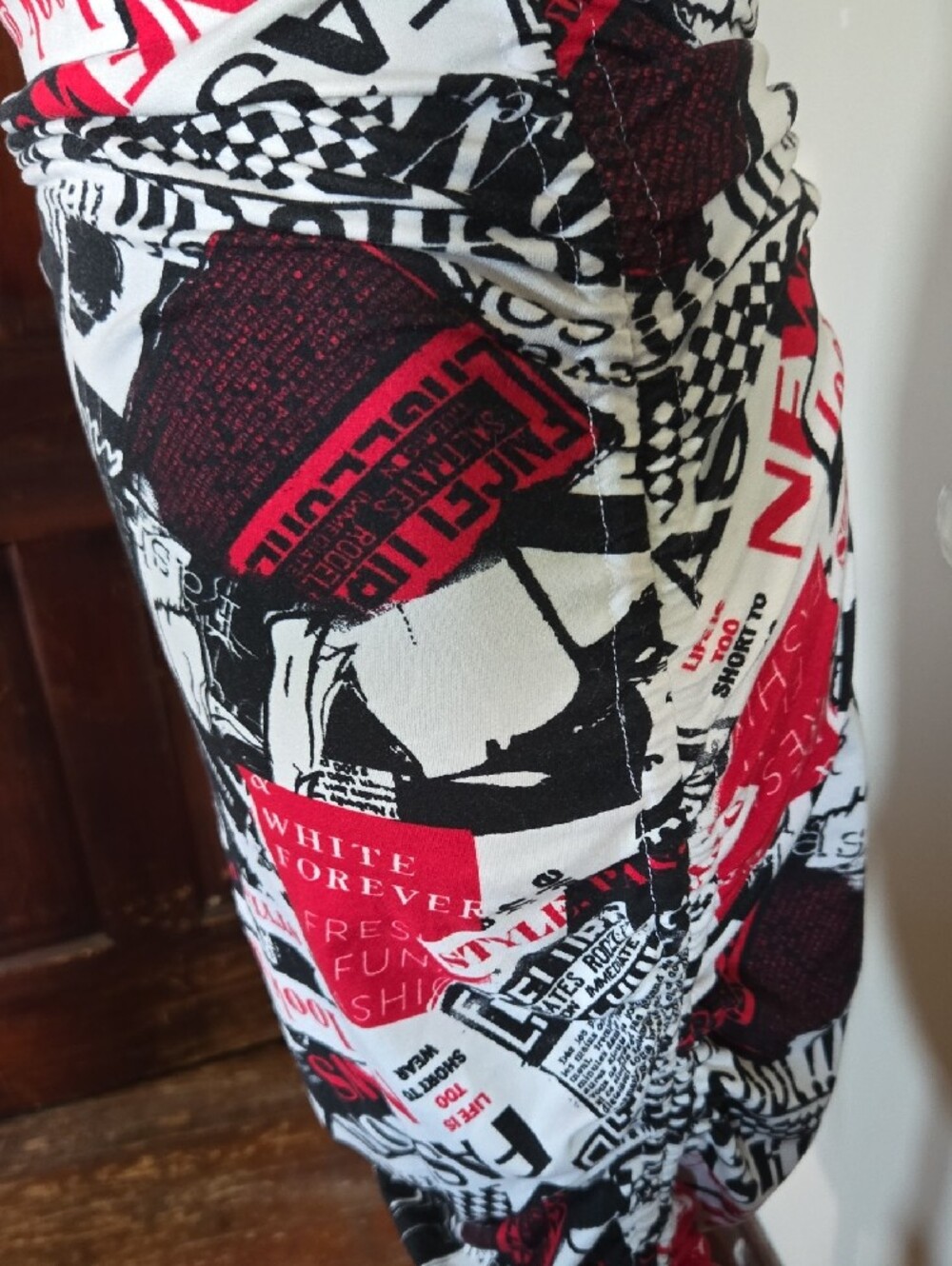 DR45 Almost Famous Newspaper Print Dress Bodycon Knee Length Ruched Side Hoodie - Picture 5 of 12